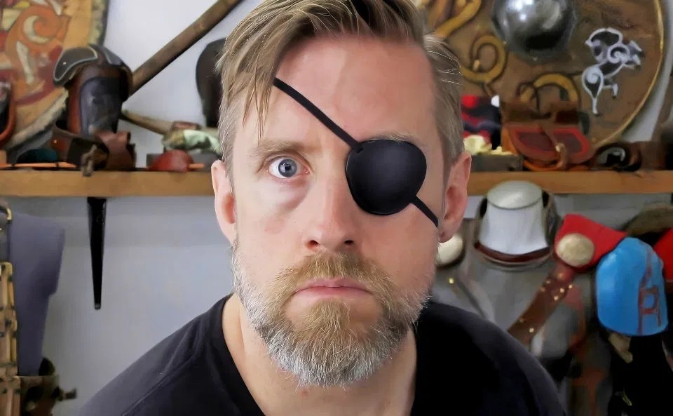How to Make A DIY Eye Patch (2) How to Make A DIY Eye Patch (2)
