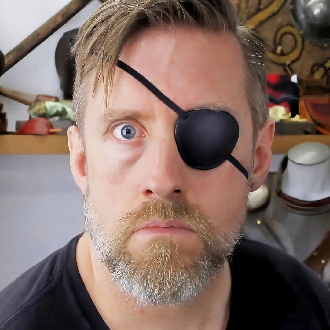 How to Make A DIY Eye Patch (1) How to Make A DIY Eye Patch (1)