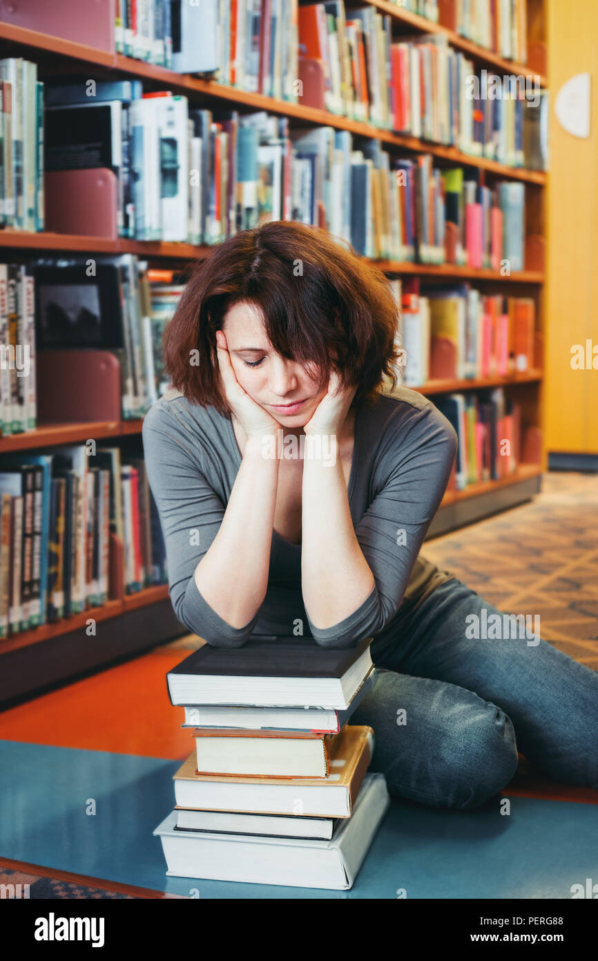 12 Librarian Facesitting Tips For Better Relaxation (4)