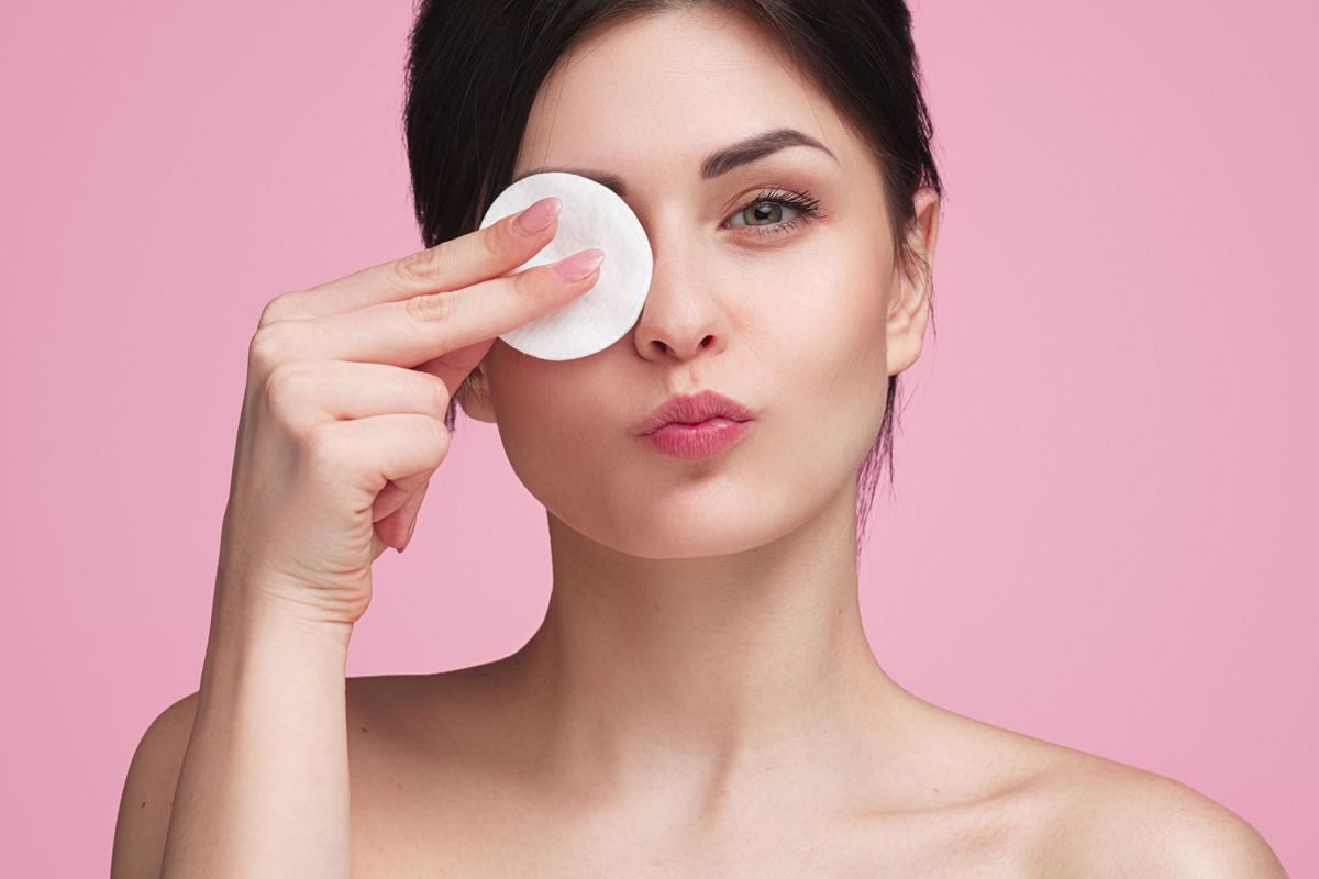 Make-up-Entferner im Test: Die besten Produkte für Gesicht und Augen (1) Make-up-Entferner im Test: Die besten Produkte für Gesicht und Augen (1)