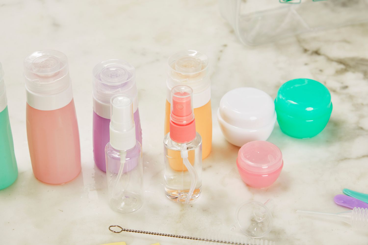 From Squishy Tubes to Magnetic Containers, Here Are the 6 Best Toiletry Bottle Sets We've Tested (13)