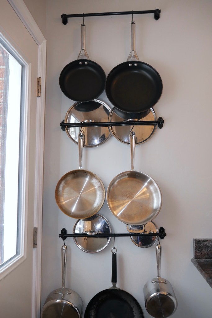 25 DIY Pot Rack Ideas - Easy Ways To Organize Pots And Pans (20) 25 DIY Pot Rack Ideas - Easy Ways To Organize Pots And Pans (20)